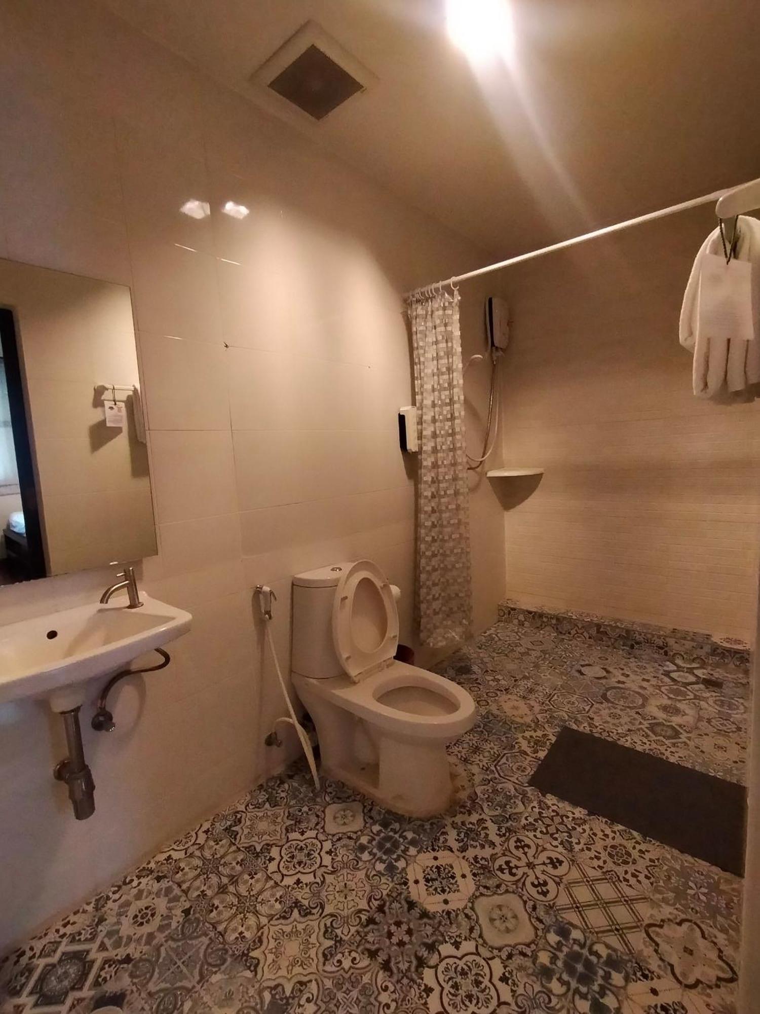 Baan Wangderm Hotel Бангкок Екстер'єр фото