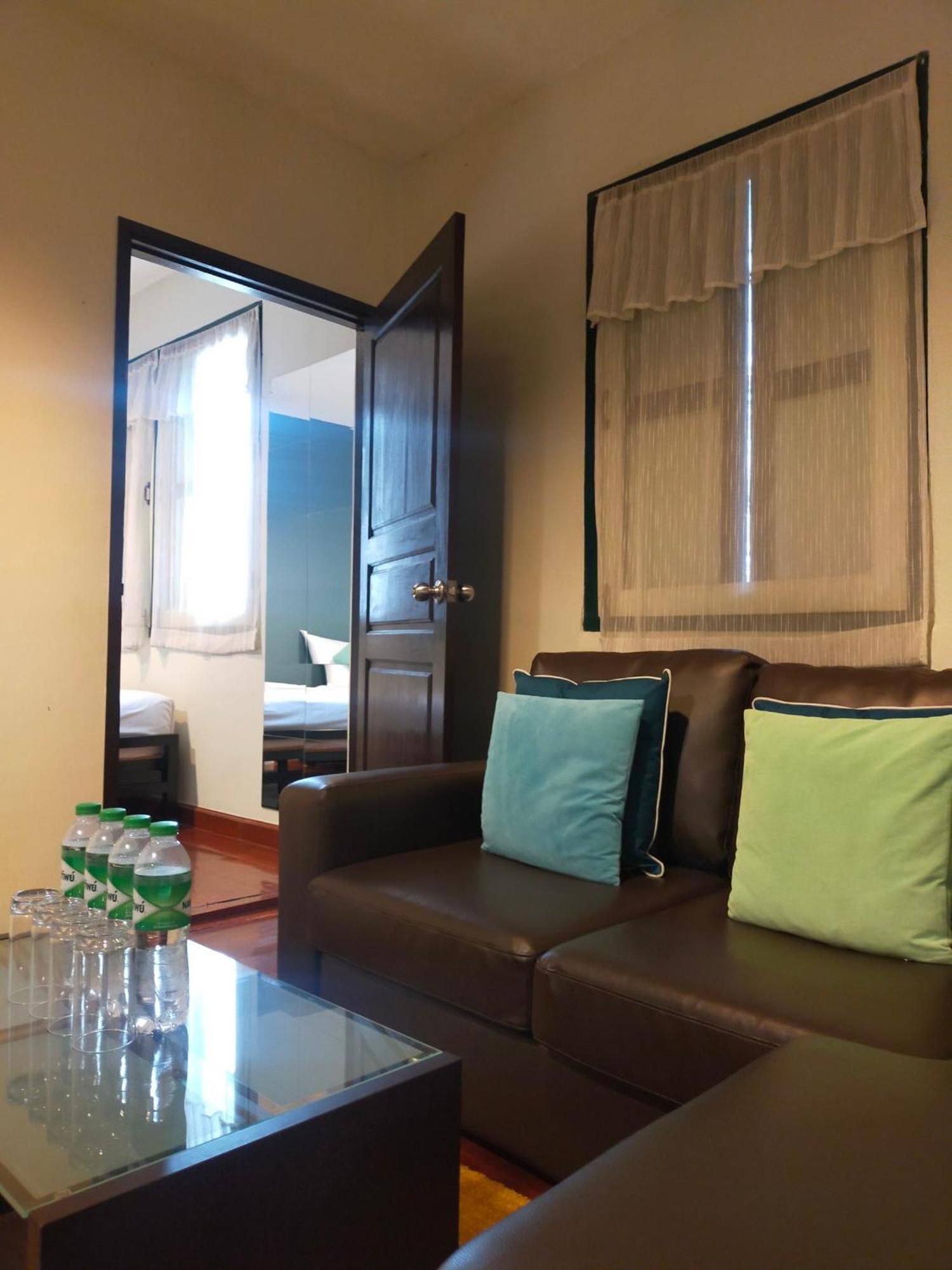 Baan Wangderm Hotel Бангкок Екстер'єр фото